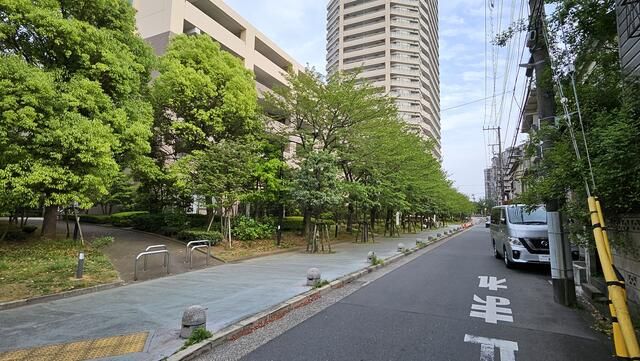 4LDK Apartment for Sale in Koto Ward, Tokyo with Triple Balcony - Thumbnail 4