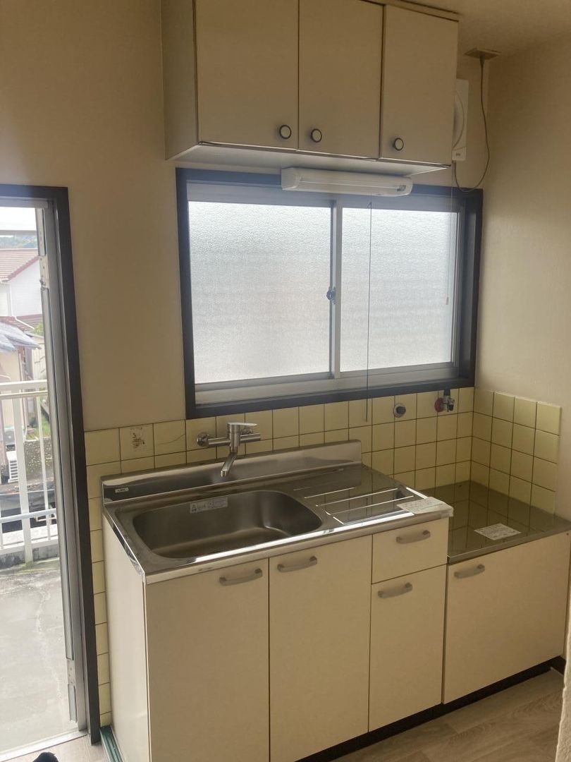 1K Apartment for Rent in Kochi City, Kochi Prefecture - Thumbnail 3