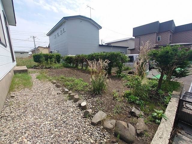 3LDK House for Sale in Hakodate, Hokkaido - Quiet Neighborhood - Thumbnail 3