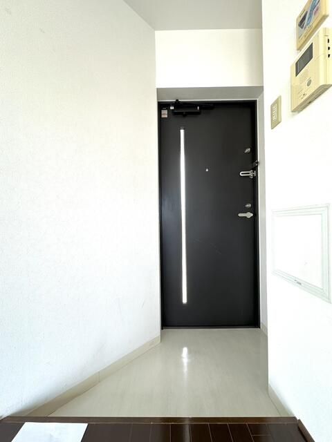 Top Floor Corner Apartment near Shonai Station, Toyonaka - Thumbnail 2