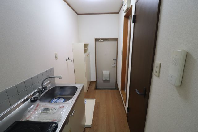 1K Apartment for Rent in Tosu, Saga - Quiet Area, No Deposit - Thumbnail 3