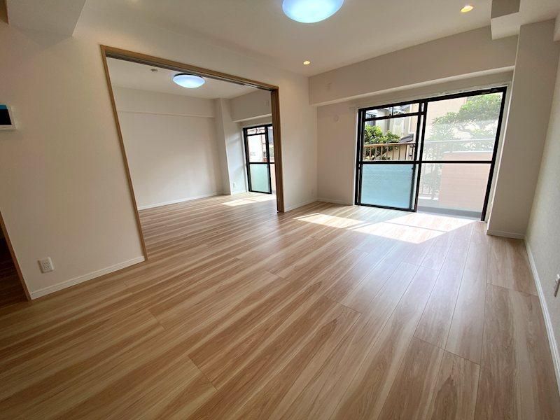 Renovated 3LDK Apartment for Sale in Hirakata, Osaka - Thumbnail 3