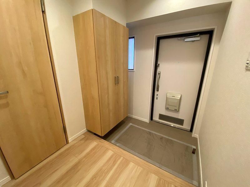 Renovated 3LDK Apartment for Sale in Hirakata, Osaka - Thumbnail 2