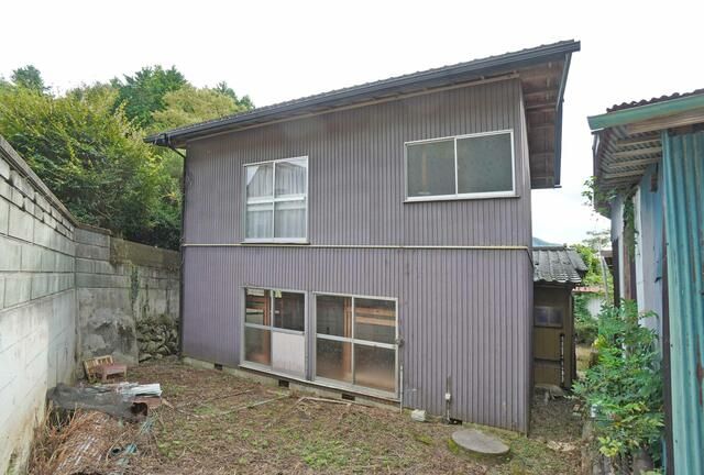 1975 5DK House for Sale in Otsuki, Yamanashi - 132.2 sqm - Thumbnail 2