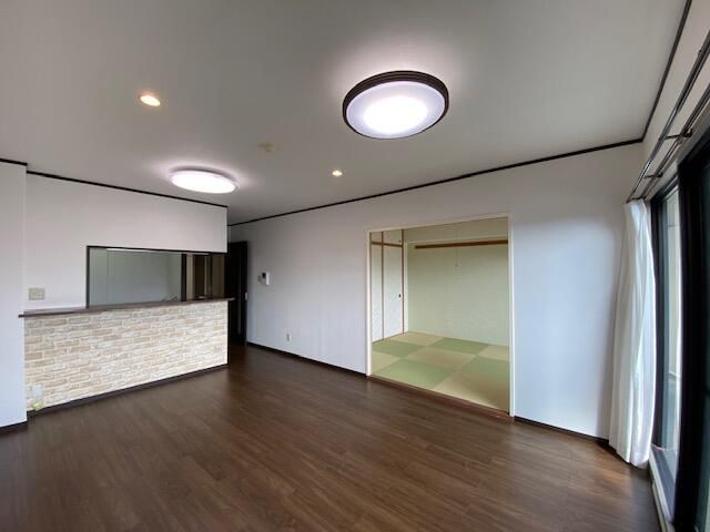 Renovated 3LDK Apartment for Sale in Sakai, Osaka - Gran Court - Thumbnail 2