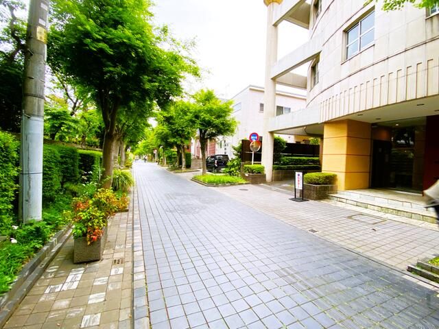 1DK Apartment for Sale in Kamiyoga, Setagaya, Tokyo - 39.8M Yen - Thumbnail 2