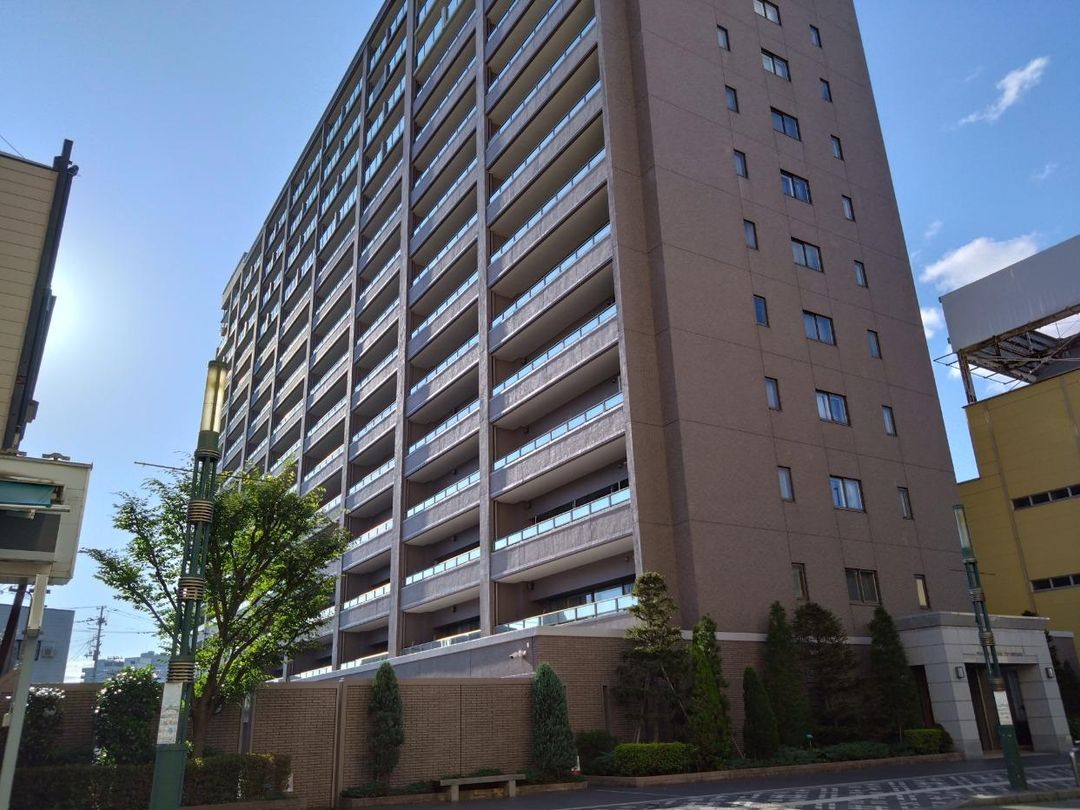 4LDK Hirosaki Apartment with Scenic Bath & 3-Side Balcony - Thumbnail 2