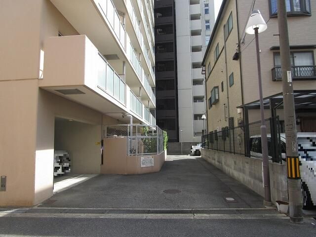 Renovated 2LDK Apartment Near Shinshimmachi Station, Osaka - Thumbnail 4