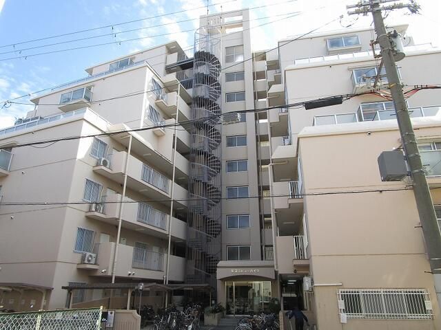 Renovated 2LDK Apartment Near Shinshimmachi Station, Osaka - Thumbnail 2