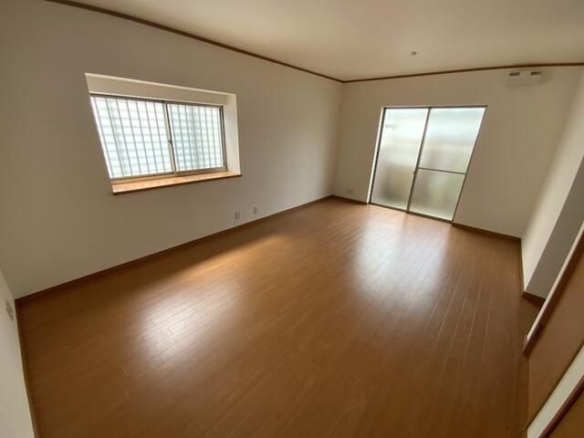 Refurbished 3LDK House for Sale in Izumi, Osaka - Thumbnail 4