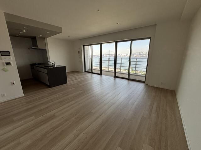 2LDK Apartment with Rainbow Bridge View in Tokyo Chuo Ward - Thumbnail 2