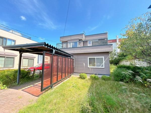 Renovated 4LDK House in Sapporo's Minami Ward with Parking - Thumbnail 2