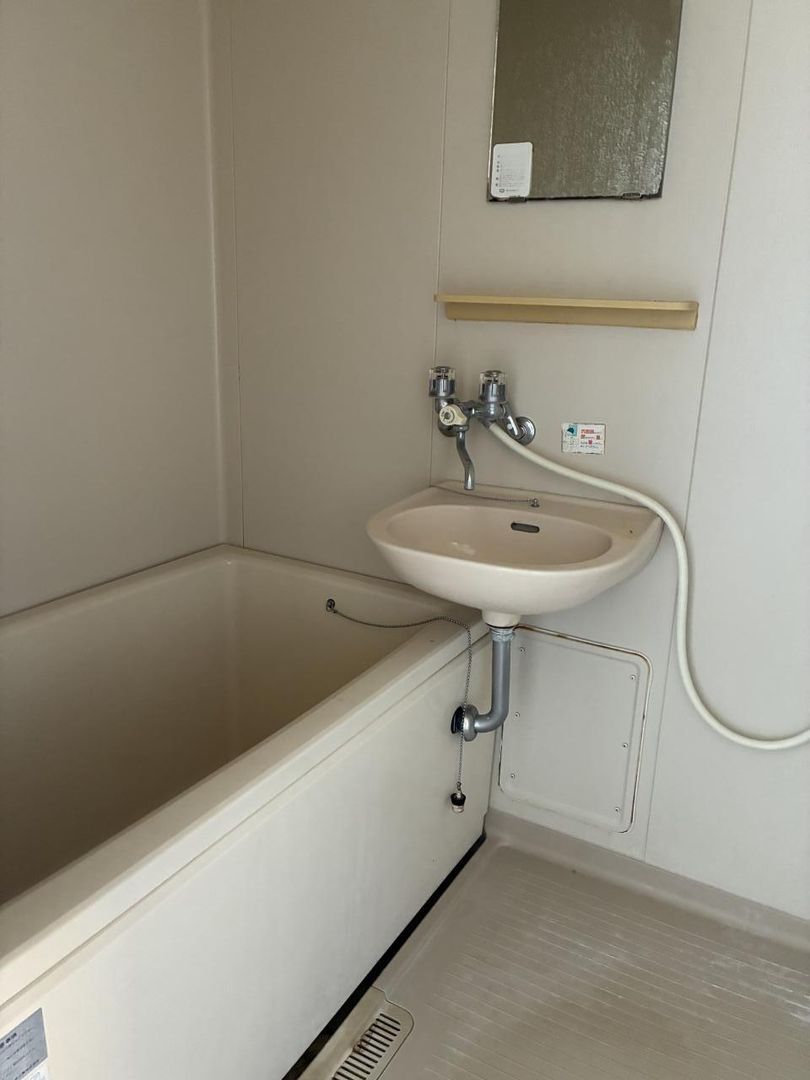 1K Apartment for Rent in Ube, Yamaguchi - 21,000 Yen - Thumbnail 2