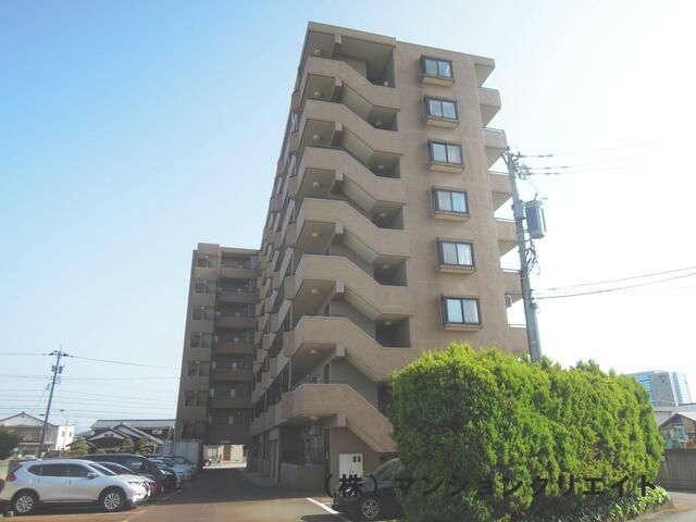 4LDK Apartment for Sale in Fukui City, Fukui | Pet-Friendly - Image 1