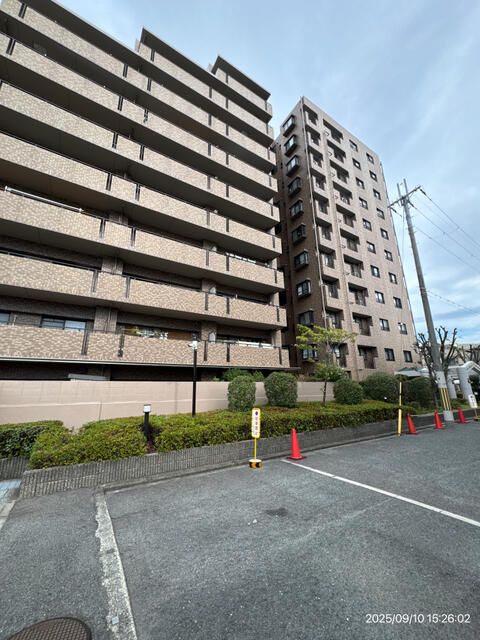 2LDK Apartment for Sale in Matsubara, Osaka - 60.14 sqm - Thumbnail 2