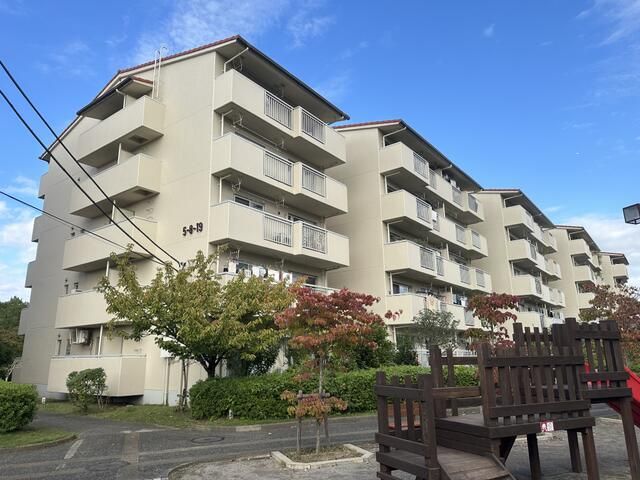 3LDK Apartment for Sale in Tama City, Tokyo | Top Floor with Renovation - Thumbnail 2