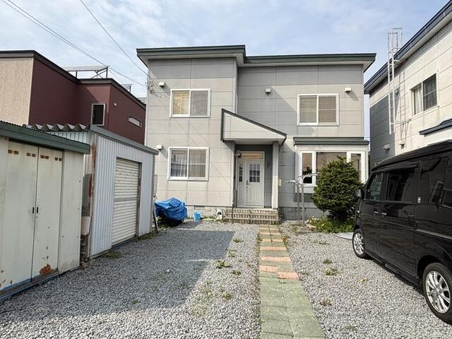4LDK House for Sale in Asahikawa Hokkaido with Large Land - Thumbnail 2