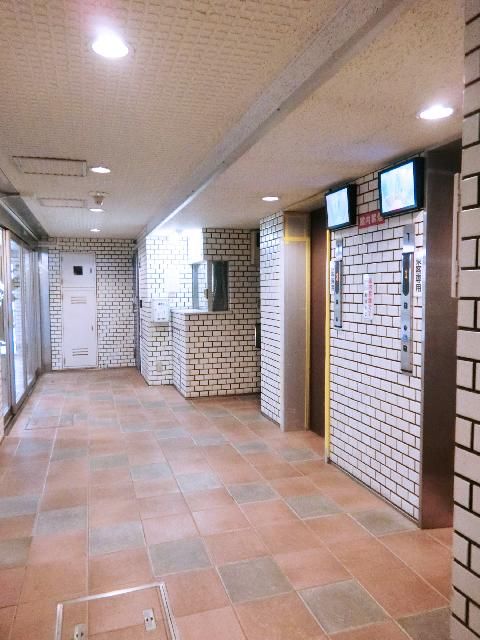 2DK Apartment for Sale in Minato Ward's Tamachi Area - Thumbnail 2