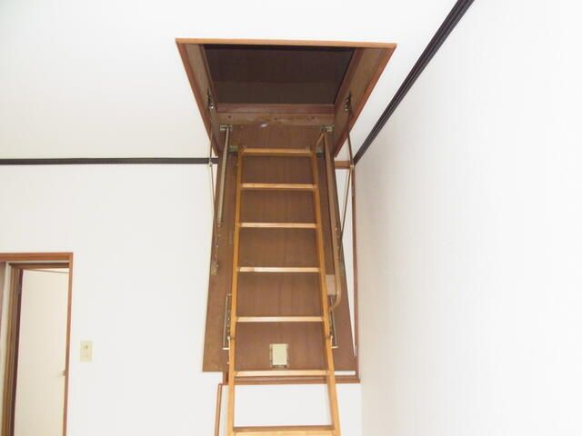 2LDK Family House for Rent in Daito City, Osaka - No Key Money - Thumbnail 2