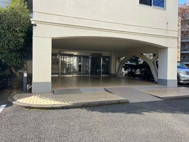 Spacious 3LDK Apartment in Nerima with Park & Pool | 89.74 sqm - Thumbnail 2