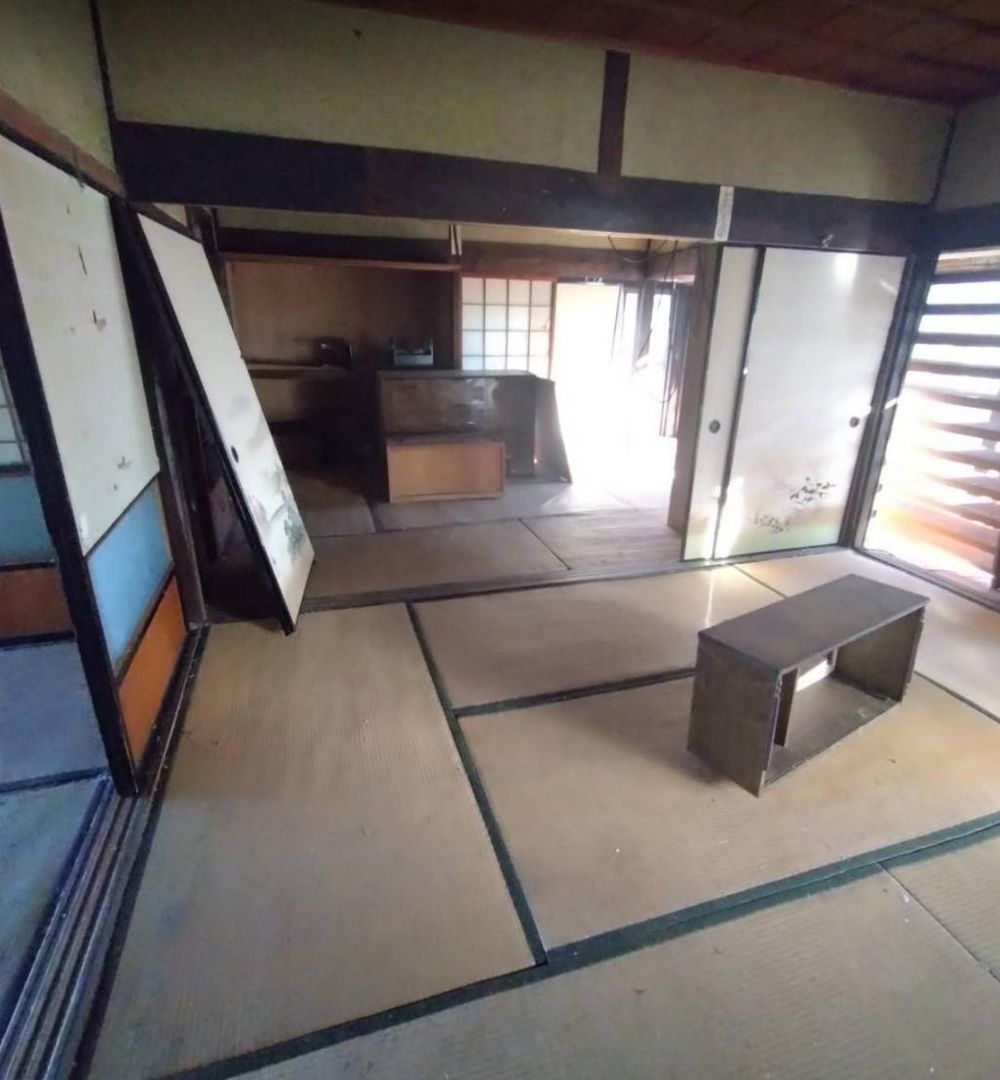 Pre-Owned 4DK House in Shobara City, Hiroshima - Thumbnail 2