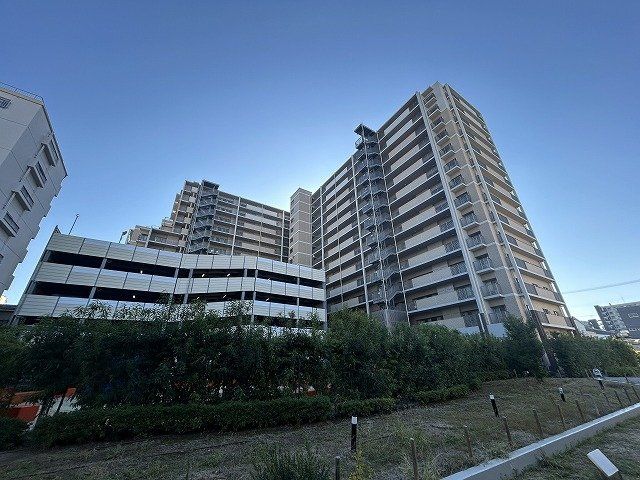 3LDK Apartment for Sale in Joto Ward, Osaka - Image 1