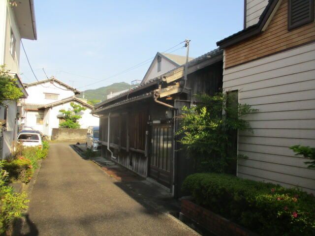 1953 Detached House for Sale in Kainan, Wakayama - 5K Layout - Thumbnail 2