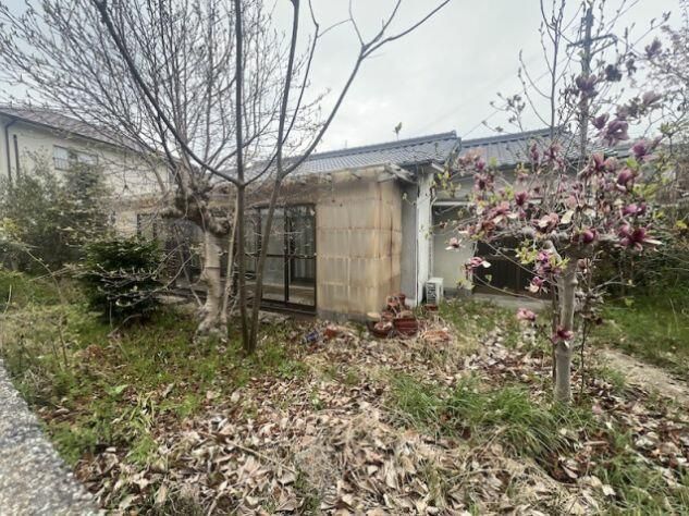 3LDK Single-Story House with Large Garden in Matsuyama - Thumbnail 2