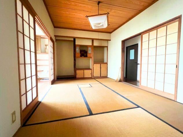 3LDK Single-Story House with Large Garden in Matsuyama - Thumbnail 4