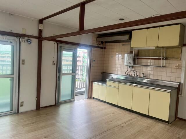 2LDK Used Condo in Chiba City, Chiba - 48.93 sqm - Thumbnail 2