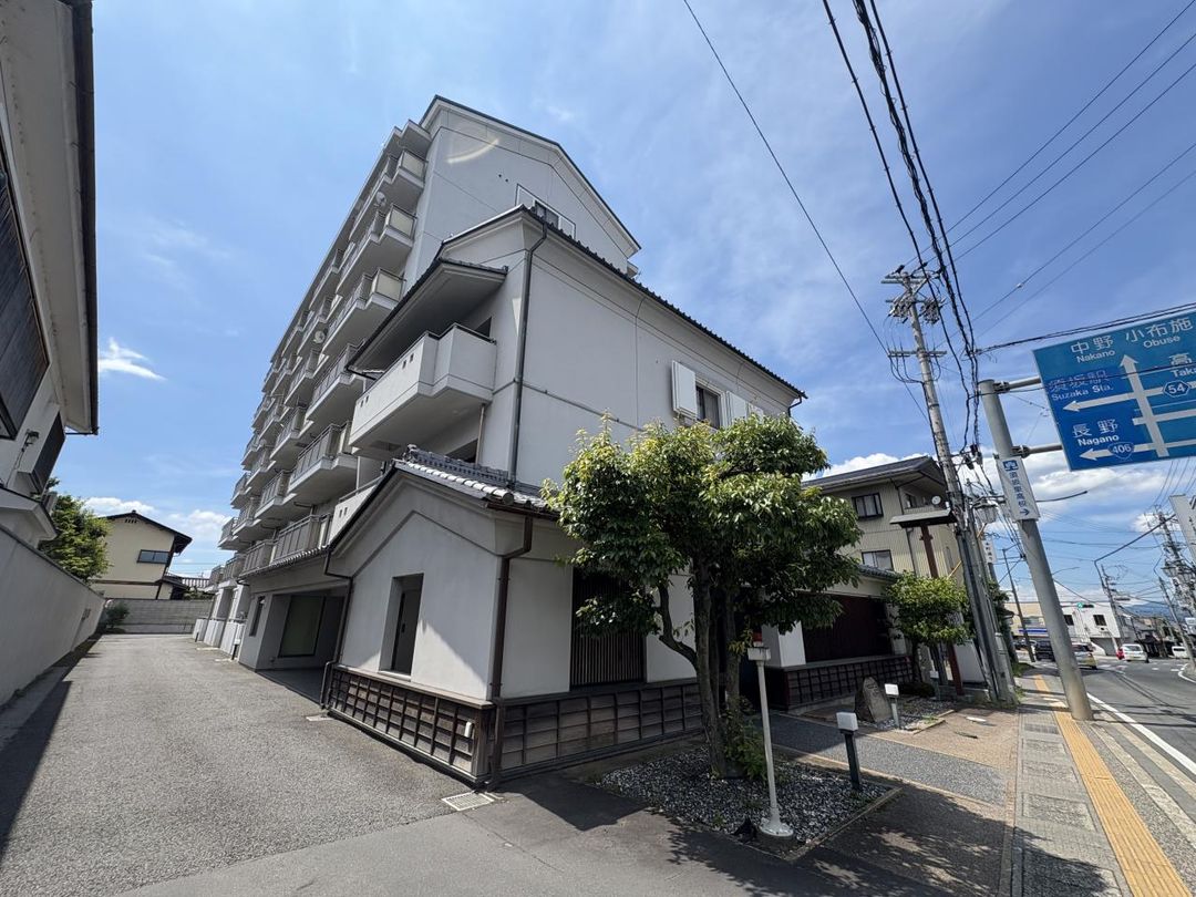 2LDK Apartment for Sale in Suzaka, Nagano | 63.46 sqm - Thumbnail 2