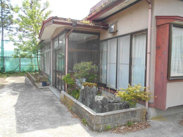 Spacious 6DK Detached House on 911m² Land in Mikawa, Yamagata - Thumbnail 3