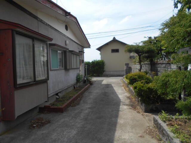 Spacious 6DK Detached House on 911m² Land in Mikawa, Yamagata - Thumbnail 2