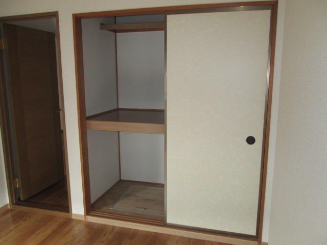 3DK Apartment for Rent in Shijonawate, Osaka - 49,000 Yen - Thumbnail 3