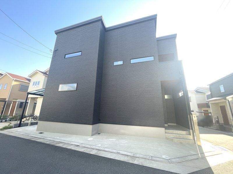 Modern 3LDK Detached House for Sale in Hirakata, Osaka - Thumbnail 2