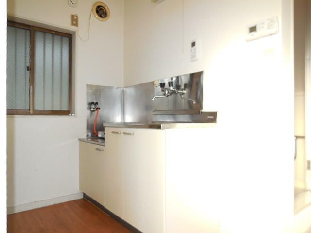 Bright Top-Floor One-Room Apartment for Rent in Kyoto - Thumbnail 3