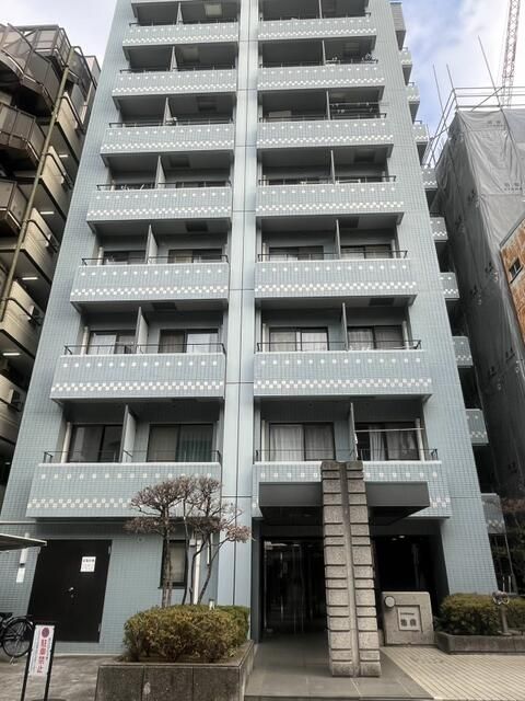 One-Room Apartment for Sale in Ikebukuro, Tokyo - Thumbnail 2