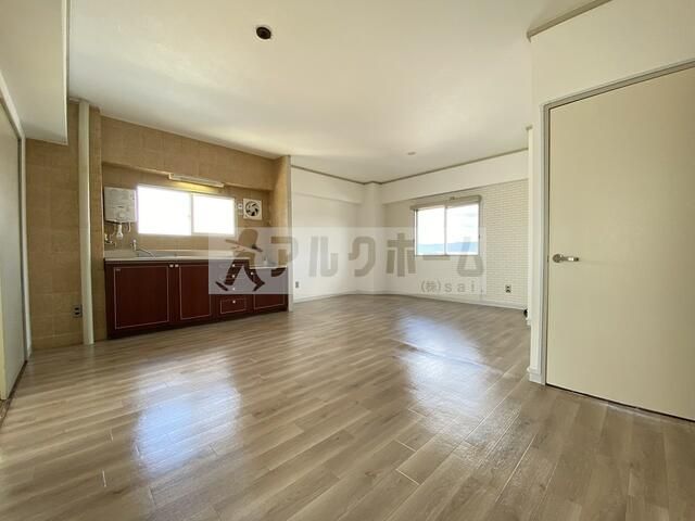 2LDK Apartment for Sale in Matsubara, Osaka - 17.05% Yield - Thumbnail 3