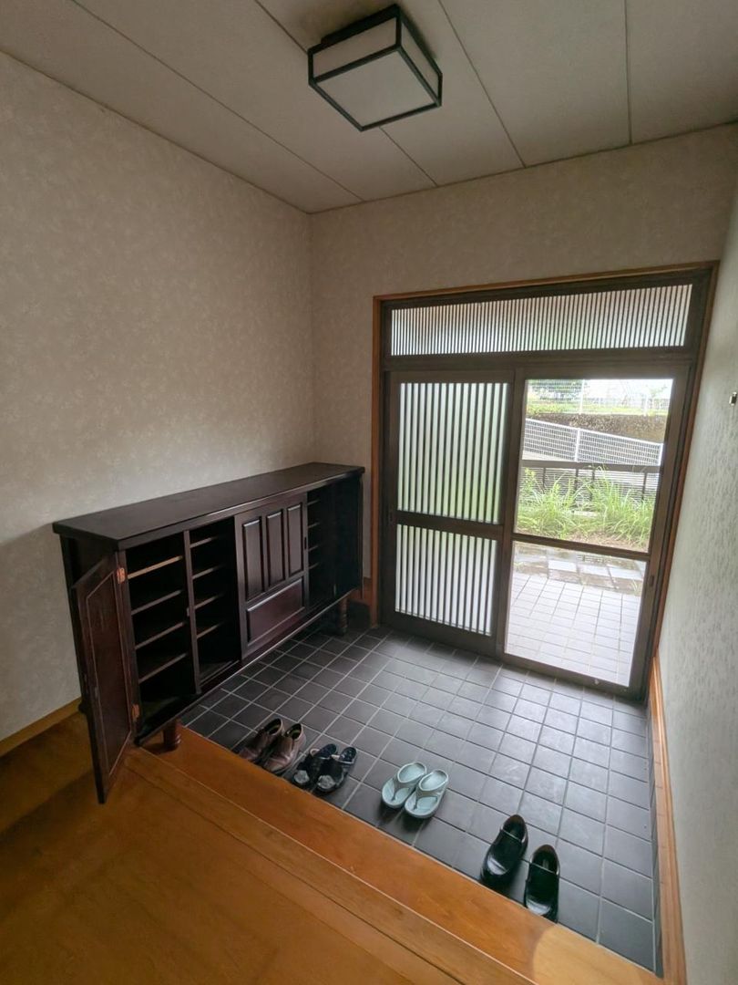 Spacious 8LDK House for Sale in Nankoku City, Kochi - Thumbnail 3