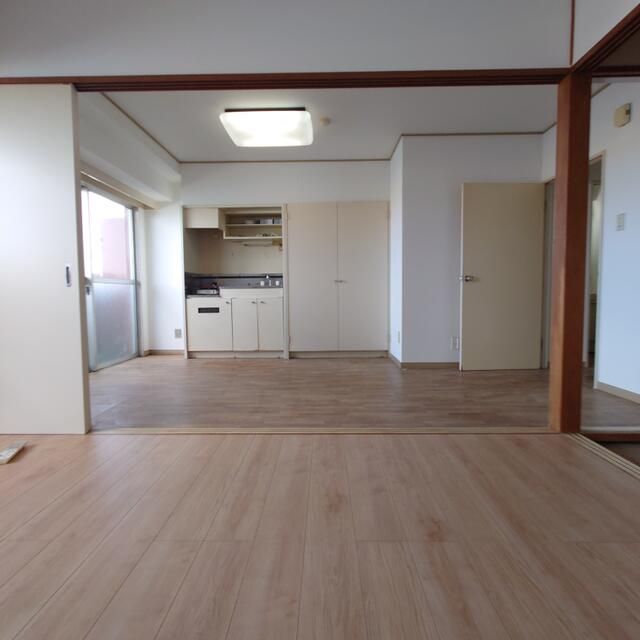 2DK Apartment with Ocean Views in Shirako Town, Chiba - Thumbnail 3