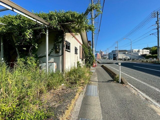 Land for Sale in Shimonoseki, Yamaguchi with Old House - Thumbnail 3