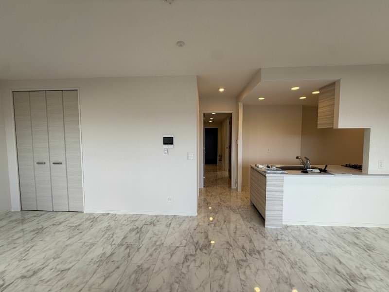 2LDK Apartment for Sale in Yonabaru, Okinawa - 70.53 sqm - Thumbnail 4