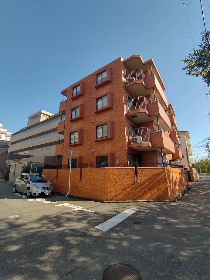 Lions Mansion Ryokuchi Koen 1K Apartment for Sale in Toyonaka - Thumbnail 2