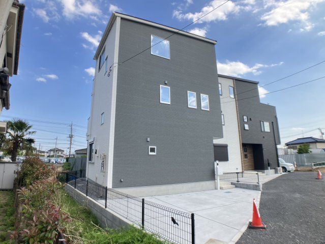 Modern 3-Story House in Kasukabe with 3SLDK Layout - Main Image