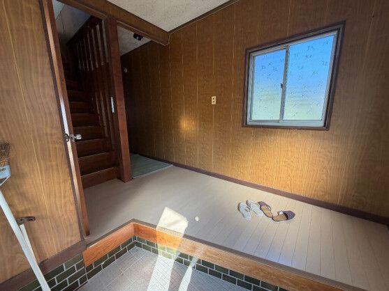 4DK House for Sale in Quiet Mihara, Hiroshima - 1.6M Yen - Thumbnail 2