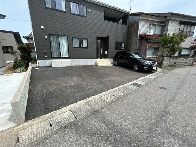 Modern 4LDK House for Sale in Komatsu, Ishikawa - Thumbnail 2