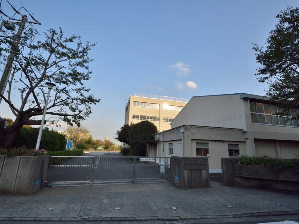 4LDK Family House Near Higashi-Kanagawa Station - Thumbnail 2