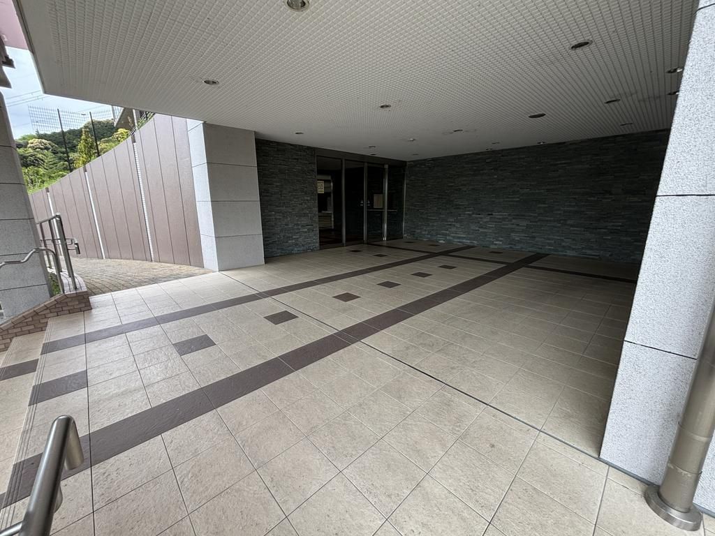 Renovated 4LDK Apartment with Lake Biwa View in Otsu, Shiga - Thumbnail 2