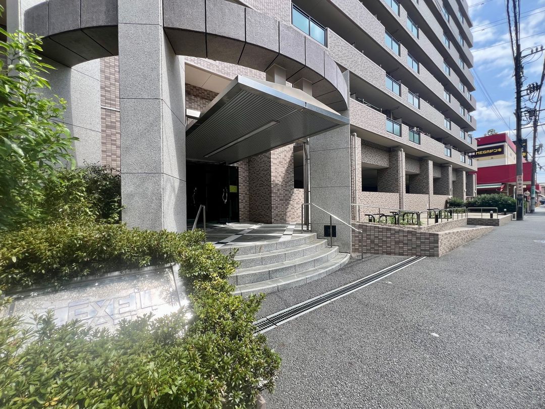 Rexel Plaza Matsubara Danchi 8F 3LDK Apartment for Sale in Soka - Thumbnail 2