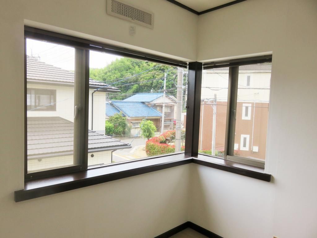 5LDK House for Sale in Shimonoseki, Yamaguchi - Thumbnail 2